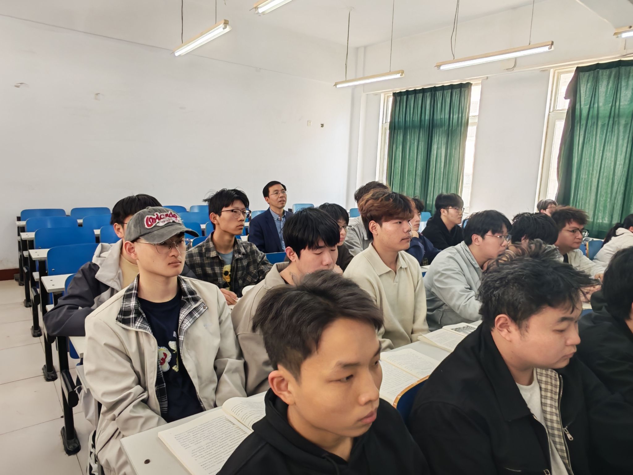 谈球吧体育app下载